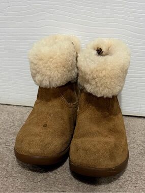 UGG Chestnut Suede Kids Boots with Cream Shearling Cuff